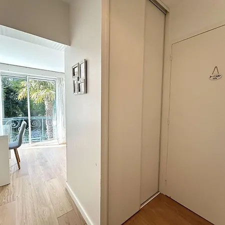 Maison 5 Pièces - Et Commerces à Proximité - Centre - Lb000-055